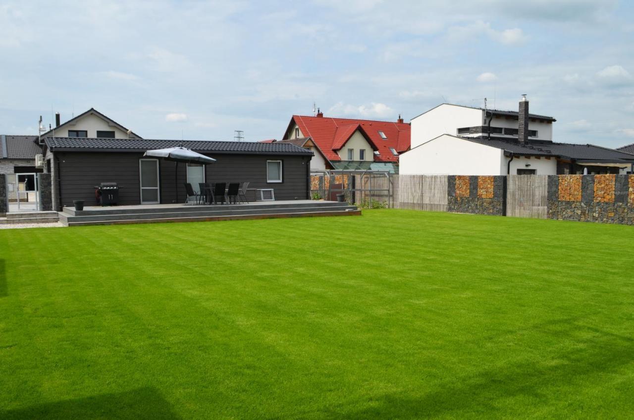 Domecek U Prahy Villa Nupaky ภายนอก รูปภาพ