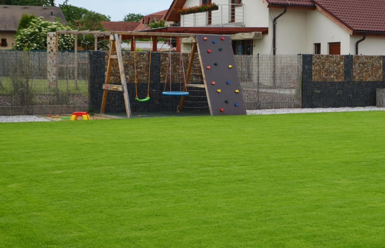 Domecek U Prahy Villa Nupaky ภายนอก รูปภาพ